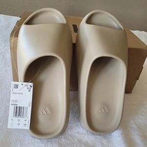 Yeezy slippers brand new